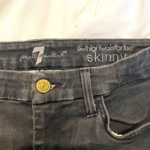 Grey ankle skinny jeans!